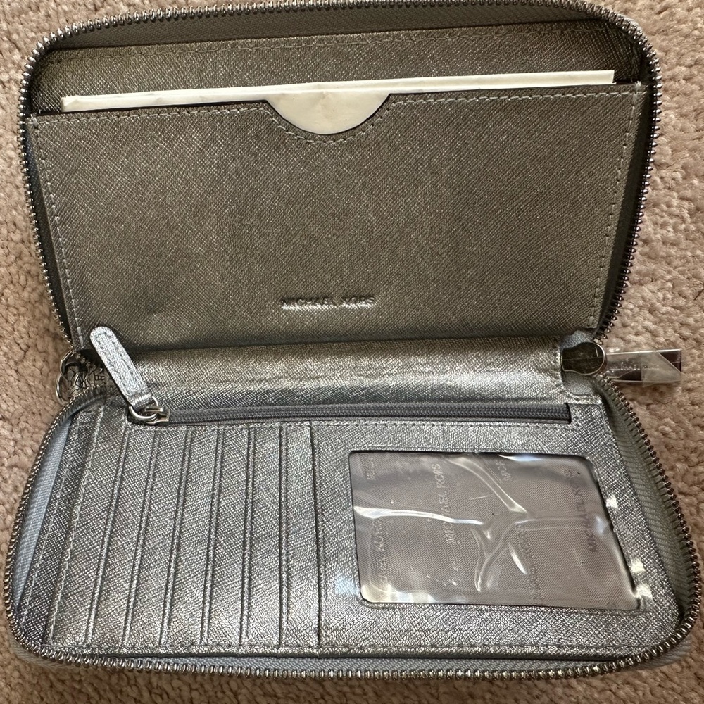 Michael Michael Kors Multi-Function Smartphone Wr… - image 2